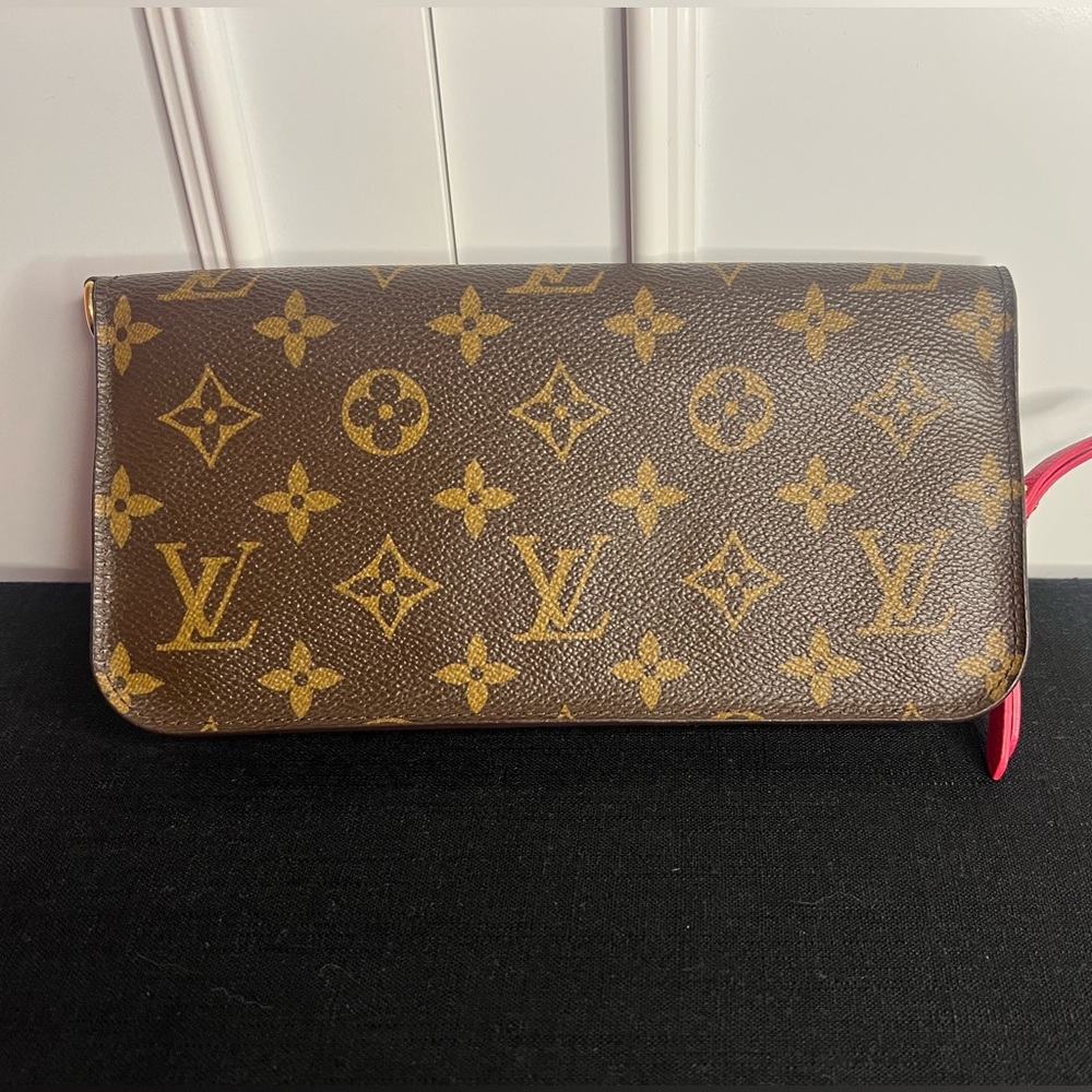 LV Wallet Pre-Owned Excellent Condition